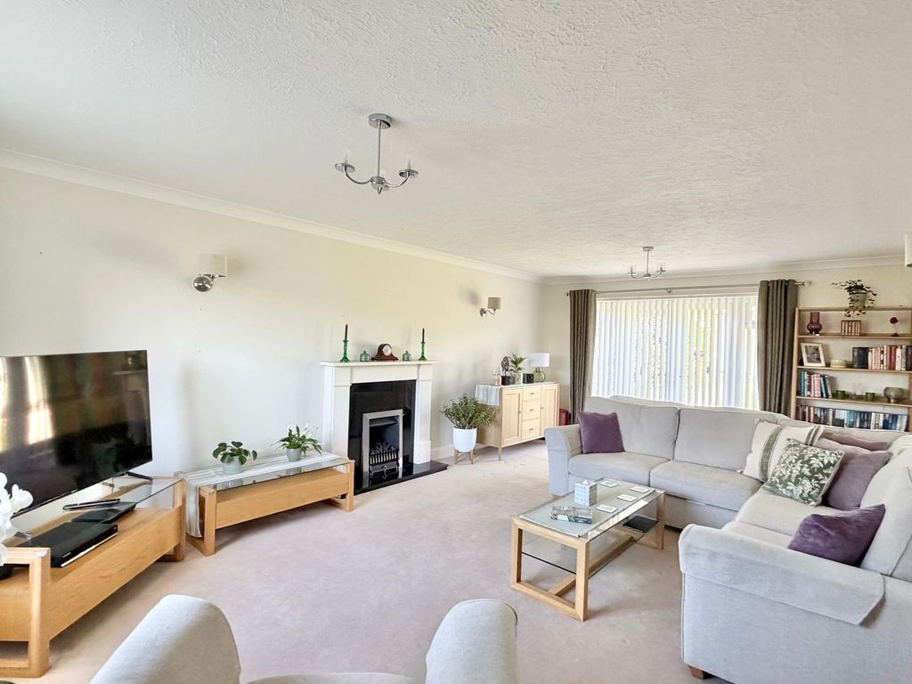 Property photo 3 of 25