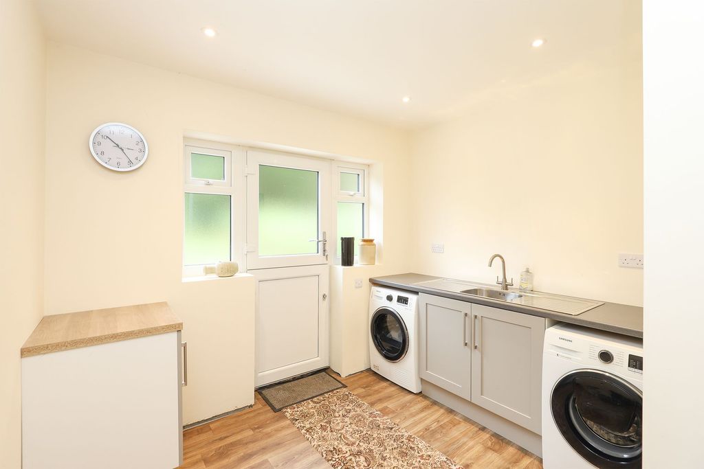 Property photo 3 of 32