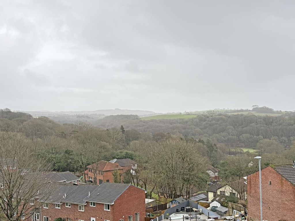 Property photo 2 of 14 Hallerton Close 17 - View Front.Jpg