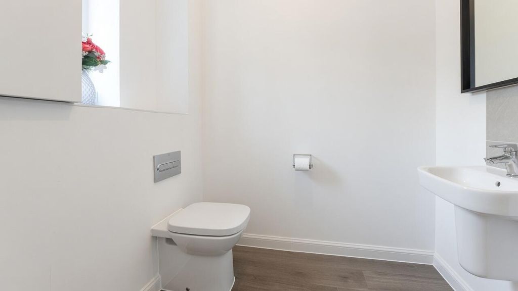 Property photo 3 of 16 WC