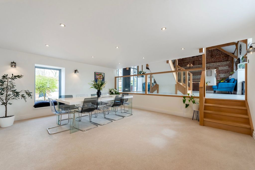 Property photo 3 of 23