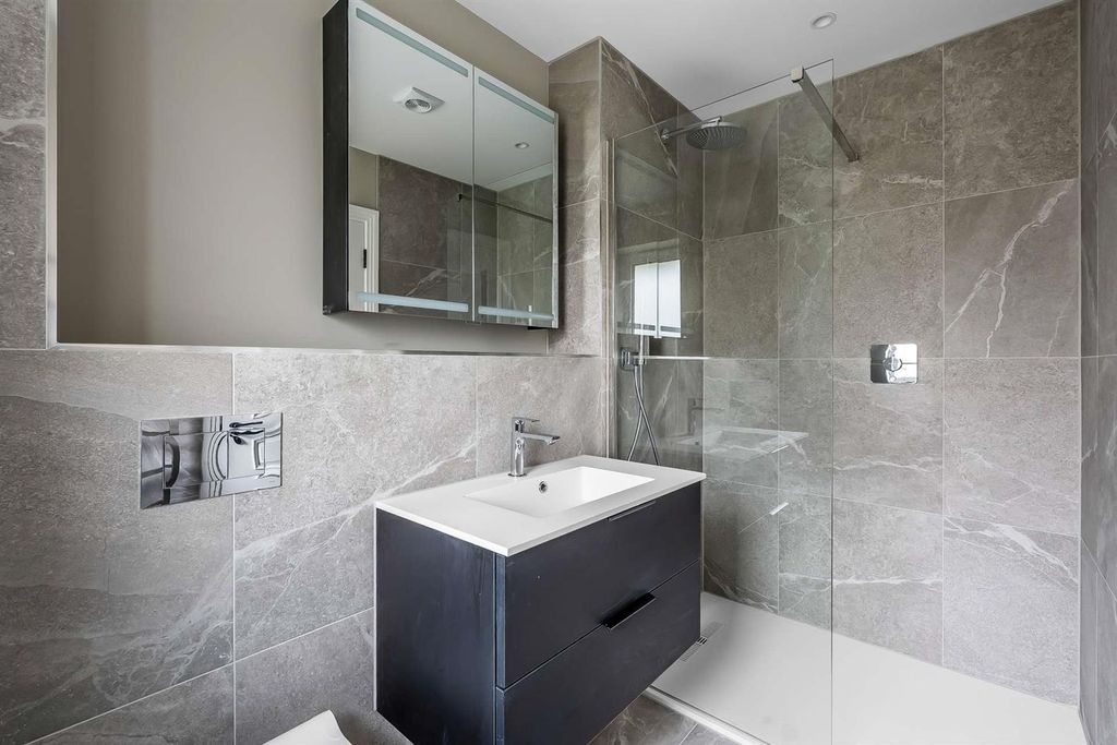 Additional image 38 of 4 bed detached house for saleCross Lanes, Guildford GU1