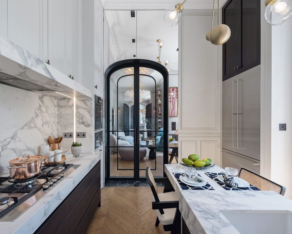 Property photo 2 of 12 Queens Gate