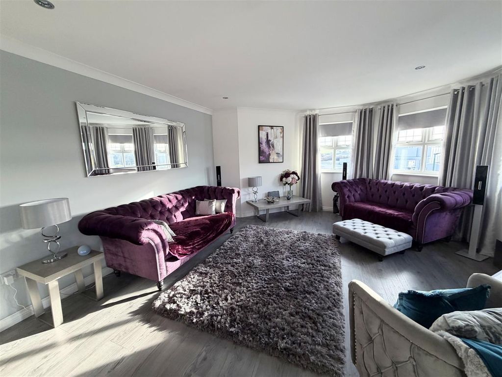 Property photo 2 of 12 Lounge Diner