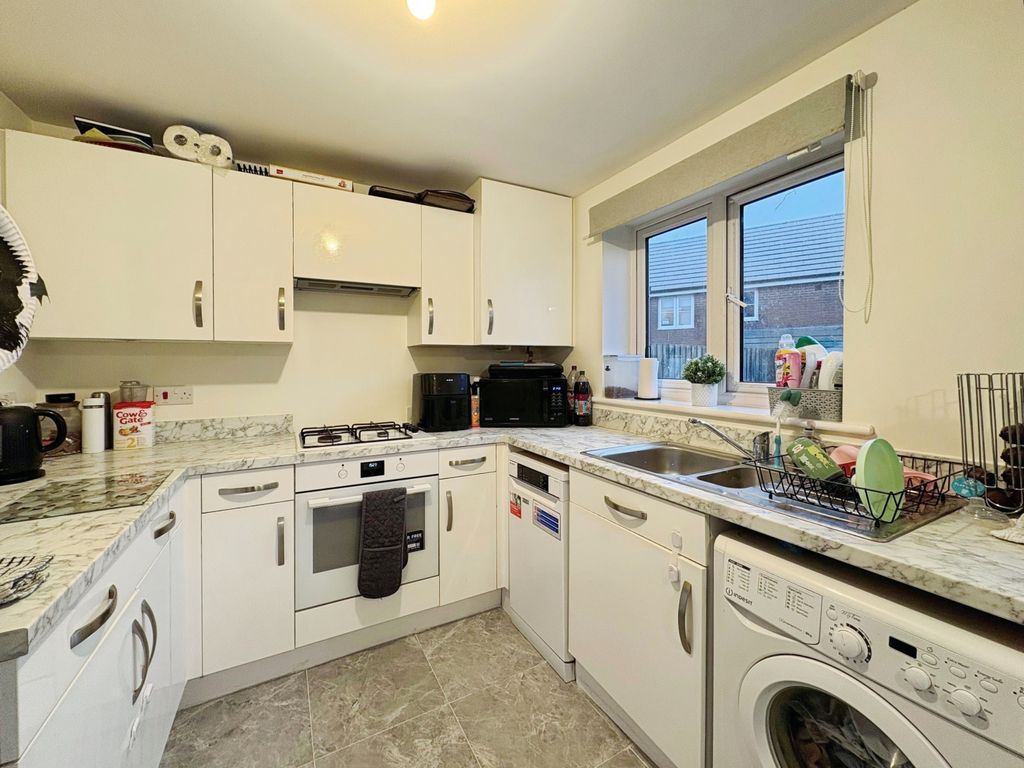 Property photo 2 of 16 0B911E20-10