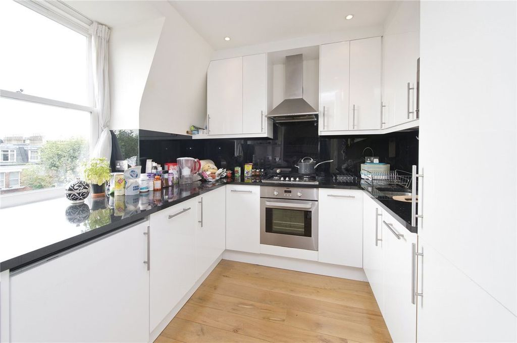 Property photo 2 of 8