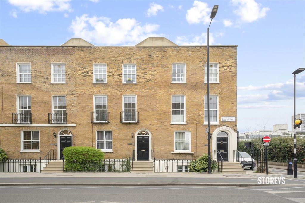 Property photo 1 of 37