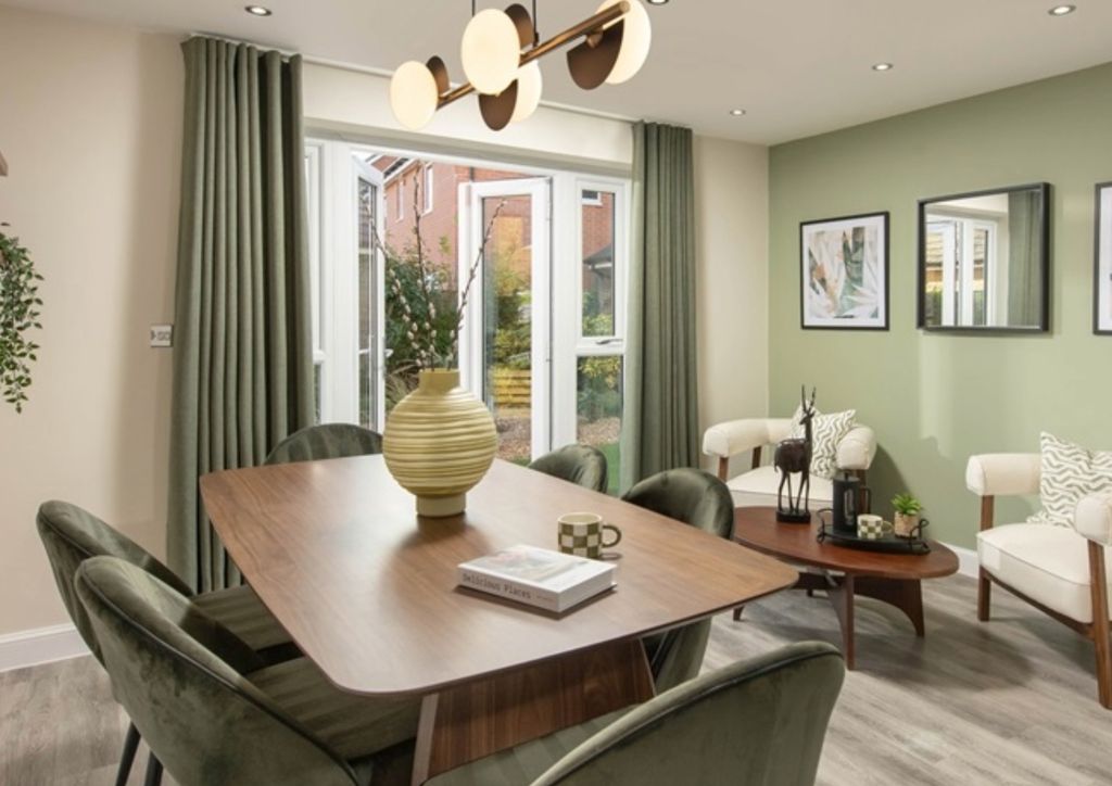 Property photo 3 of 6 Holm Dining