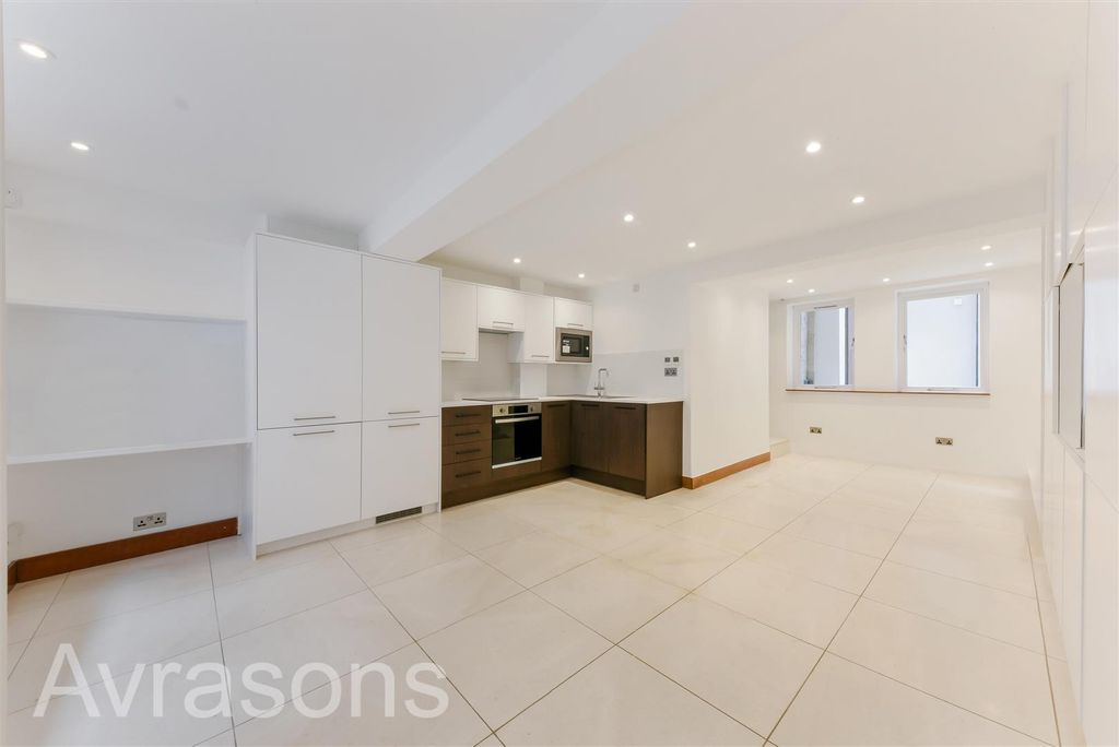 Property photo 3 of 9 Kitchen