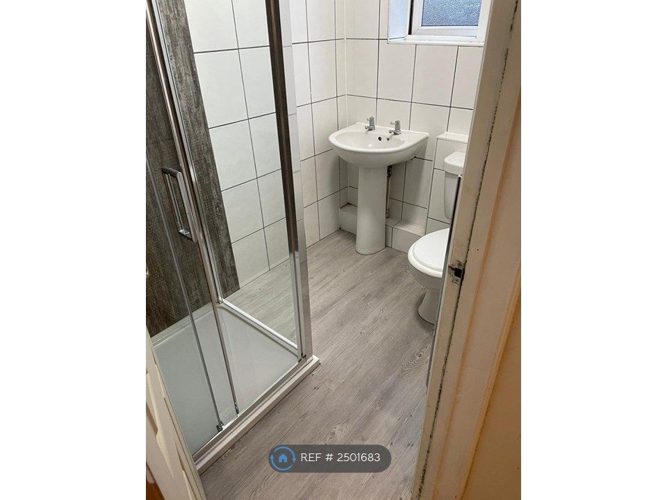Property photo 3 of 9 3 Piece Bathroom