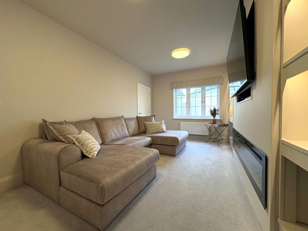 Property photo 2 of 23