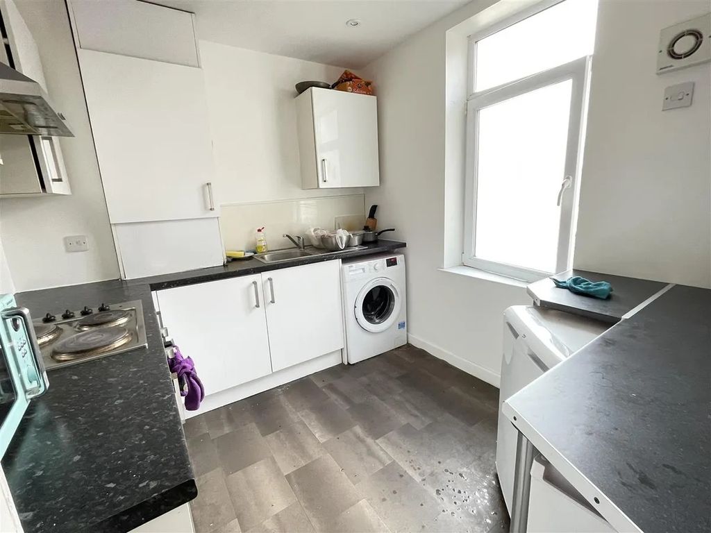 Property photo 1 of 2