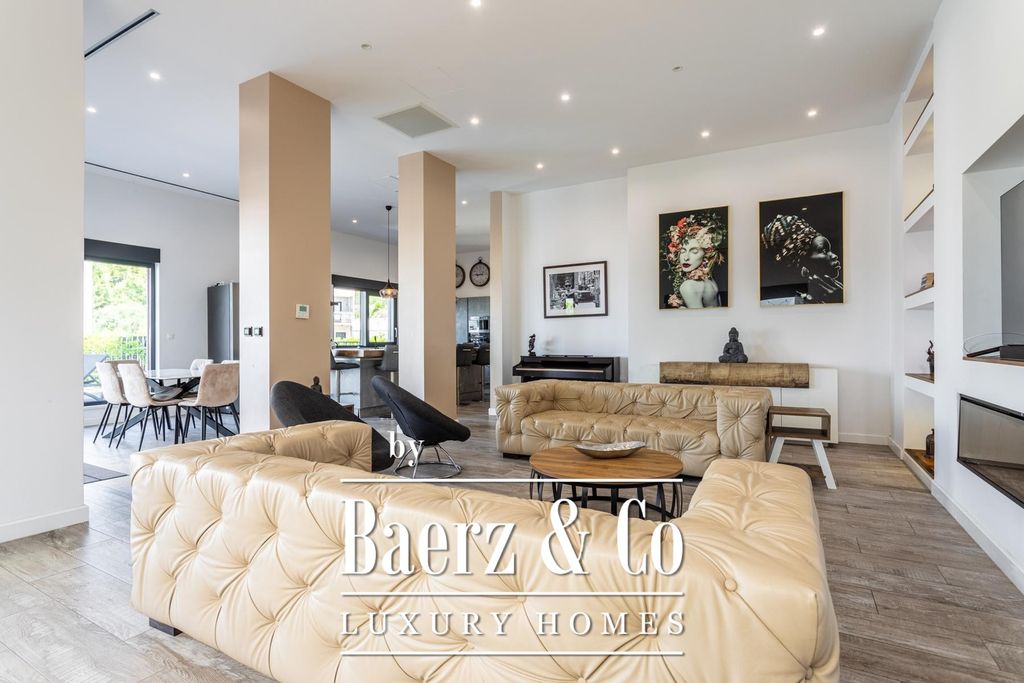 Property photo 1 of 33