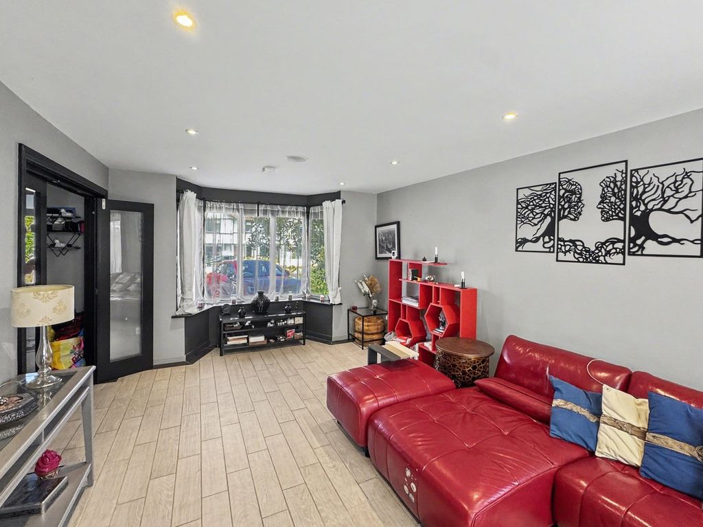 Property photo 2 of 30