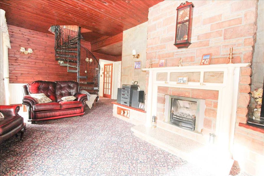 Property photo 2 of 25 Feature Photo