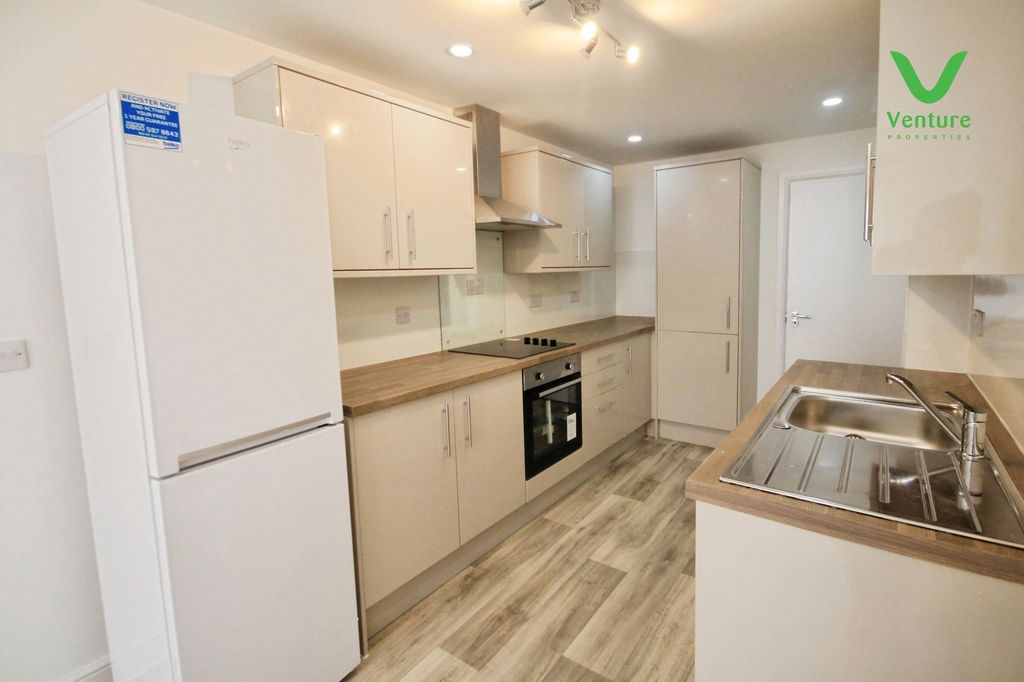Property photo 3 of 9 Pbox-Img.Jpg