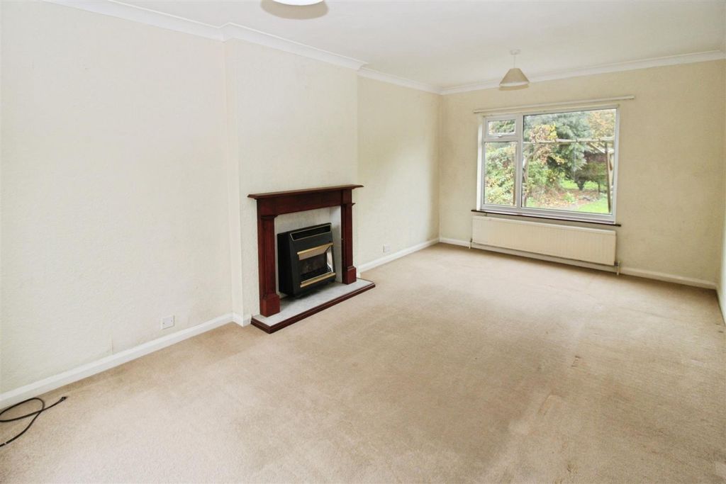 Property photo 2 of 27 Lounge