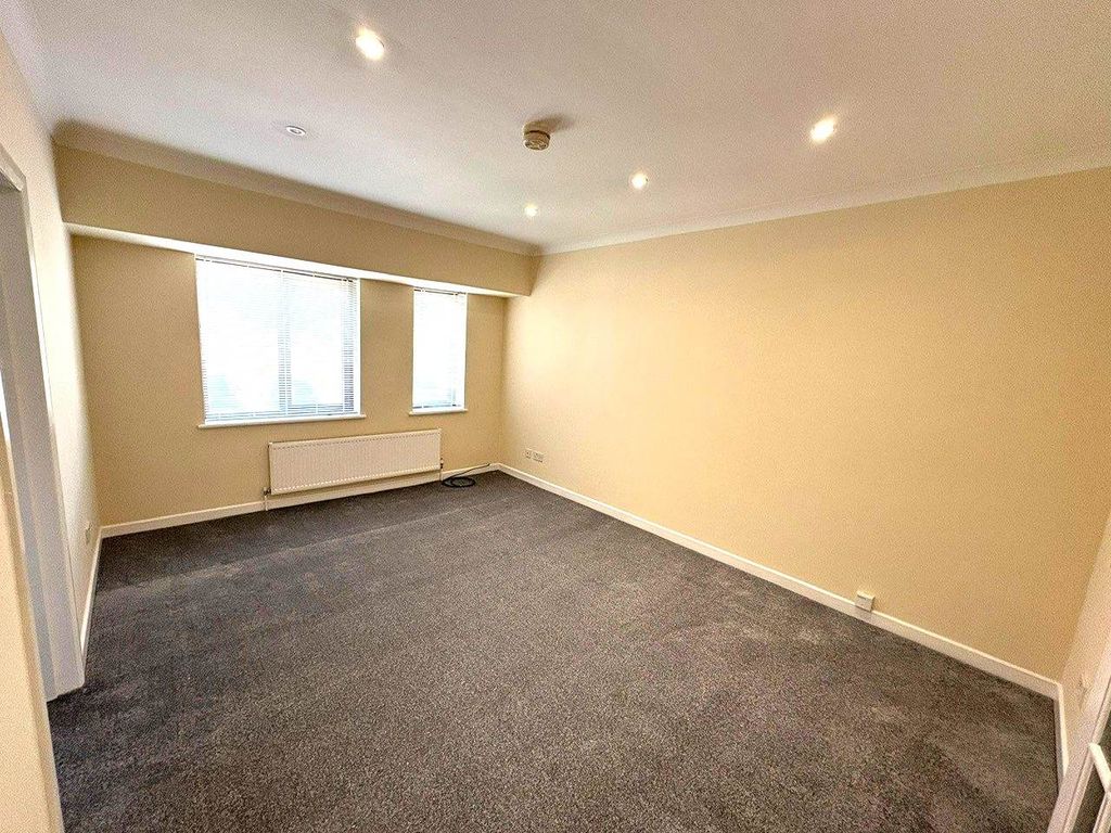Property photo 3 of 4 Lounge2