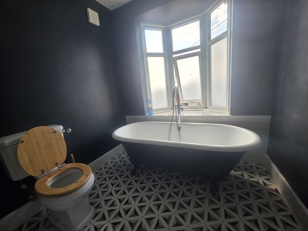 Property photo 1 of 13 Room