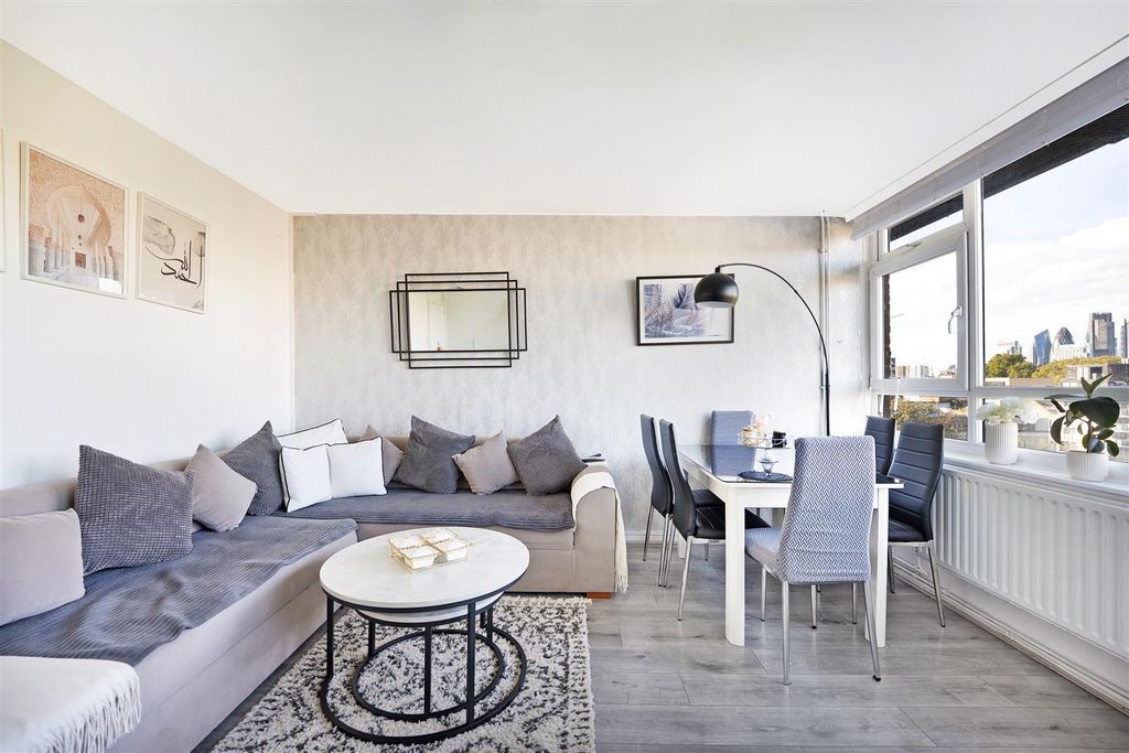 Property photo 3 of 16 Reception