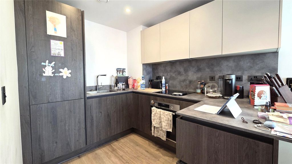 Property photo 3 of 7 Kitchen