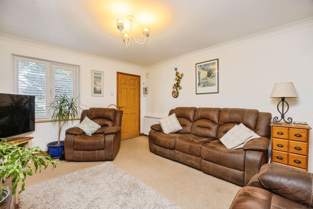 Property photo 3 of 16 Pbox-Img.Jpg