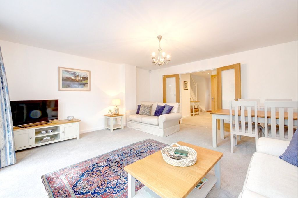 Property photo 2 of 26