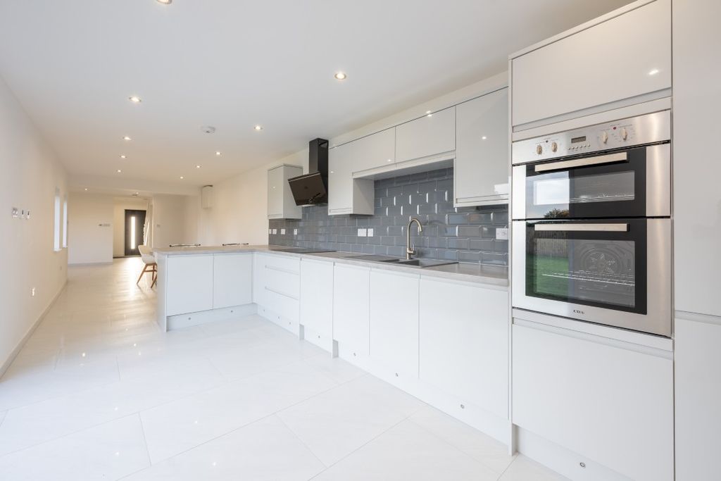 Property photo 3 of 26