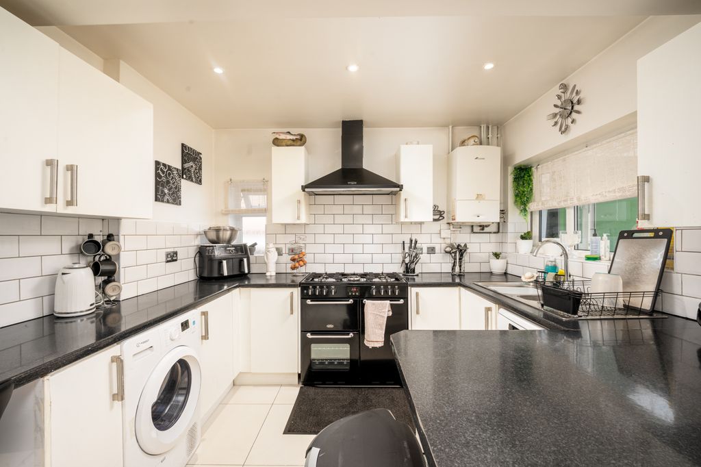 Property photo 3 of 27 08