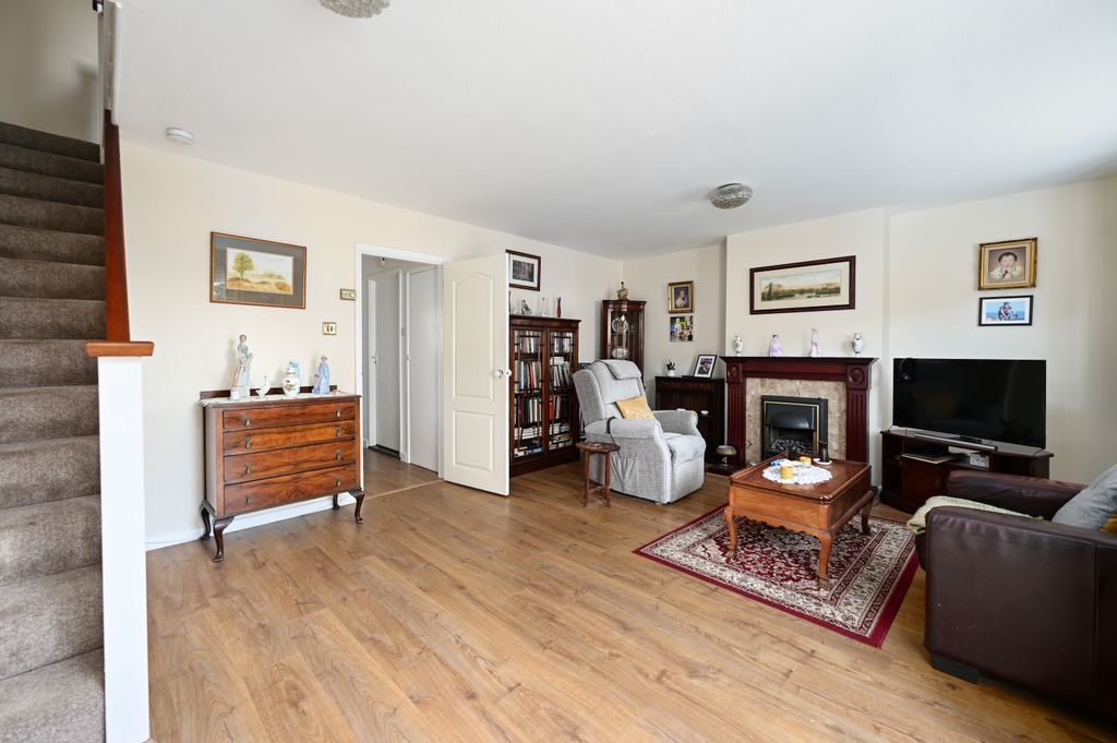 Property photo 3 of 10 10 Binstead Drive (7)