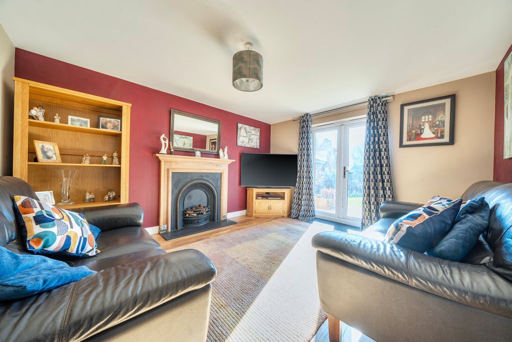 Property photo 3 of 28