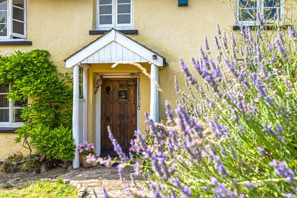 Property photo 2 of 33