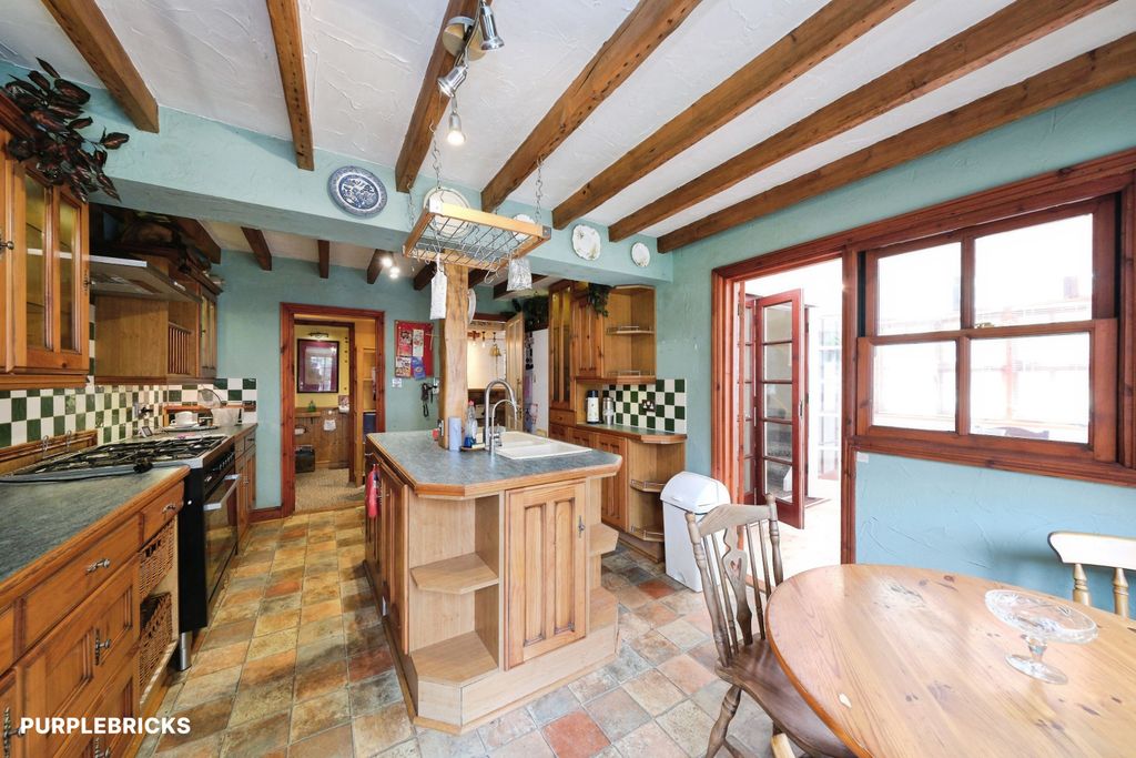 Property photo 3 of 42