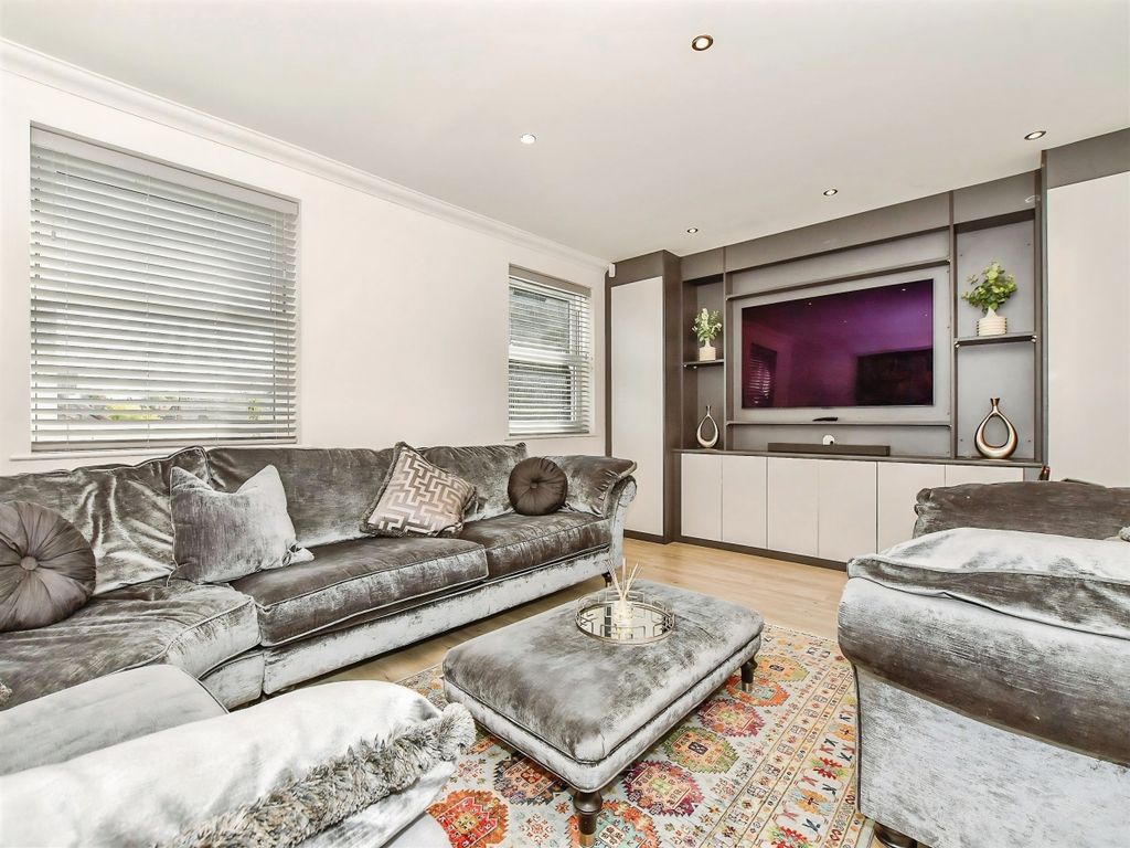 Property photo 3 of 12 St Johns Lounge Use