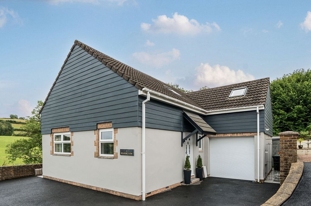 Property photo 1 of 24 1 - 1327332-4-687E4c8...