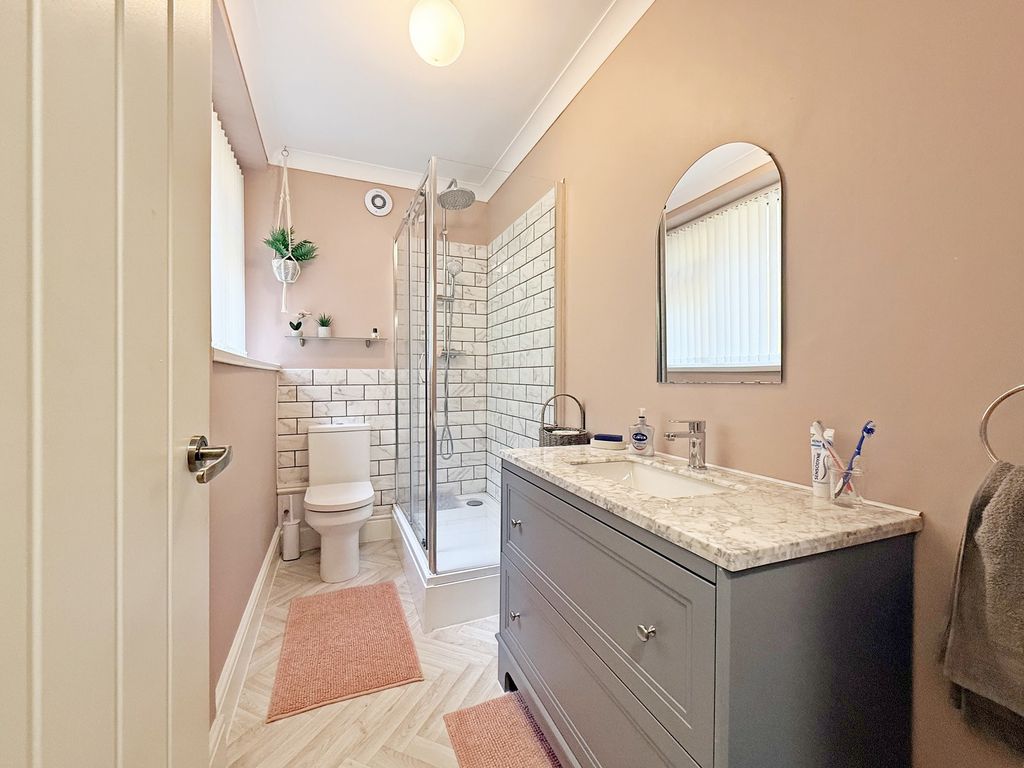 Property photo 2 of 34 Shower Room