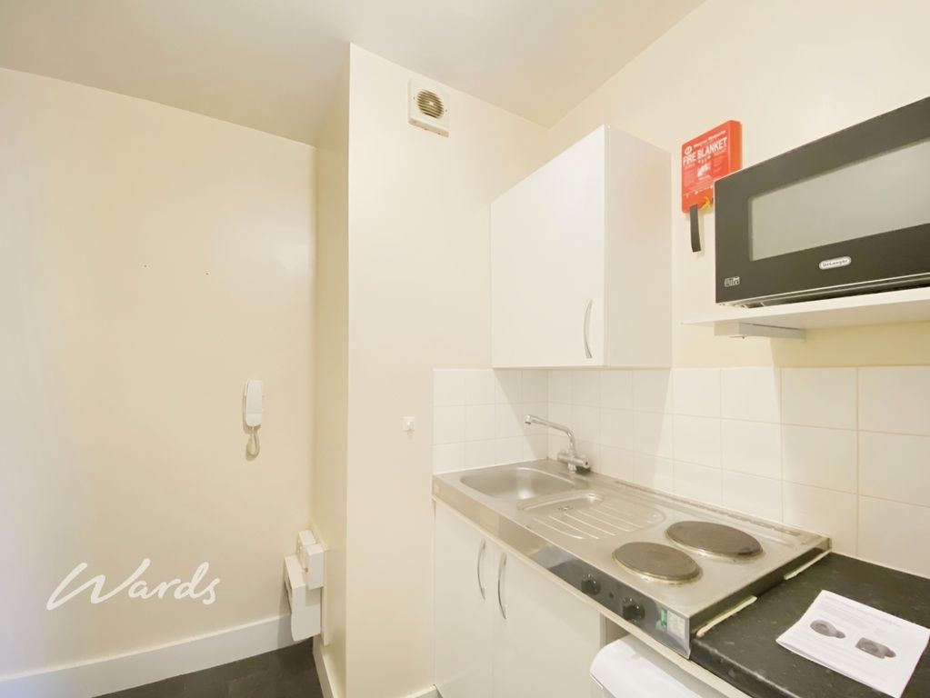 Property photo 3 of 8 Kitchen