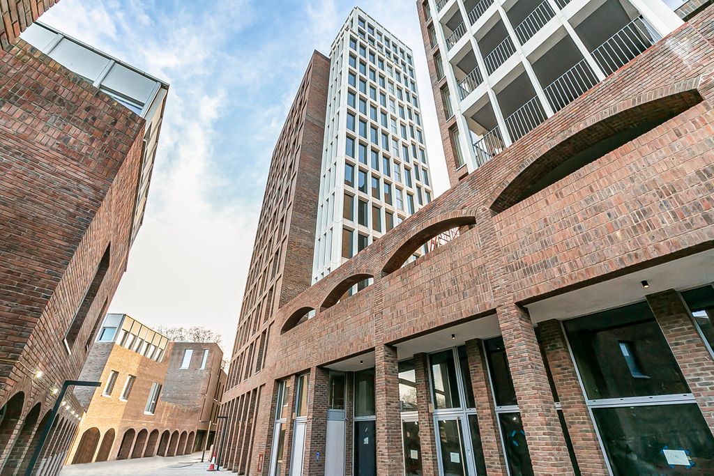 Property photo 3 of 9 Parkhaus 2 Bedroom (17).Jpg