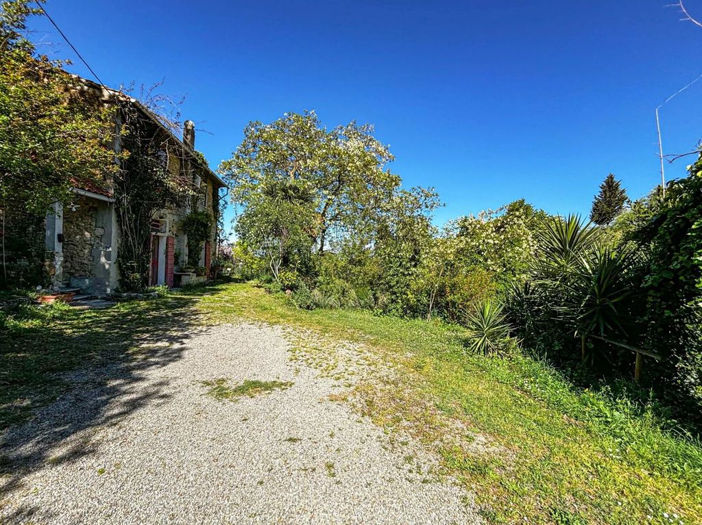 Property photo 3 of 25