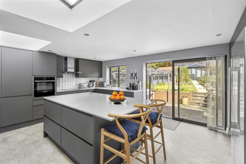 Property photo 3 of 15 Bruisyard, Valley Rd, Hp14 4Lw-13.Jpg