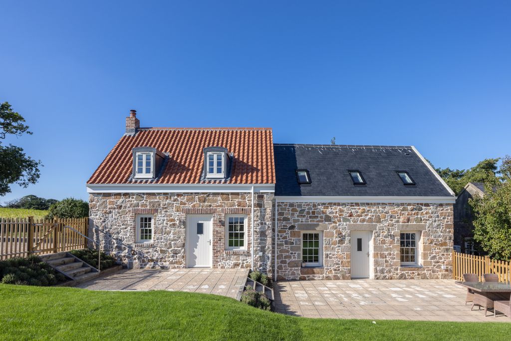 Property photo 2 of 20