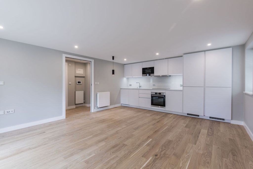 Property photo 3 of 11 Kitchen
