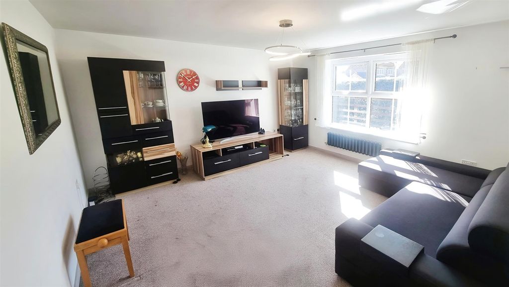 Property photo 3 of 18 E1d9ce55-84H9Qevukeo-Dbajx6Lkxq.Jpg