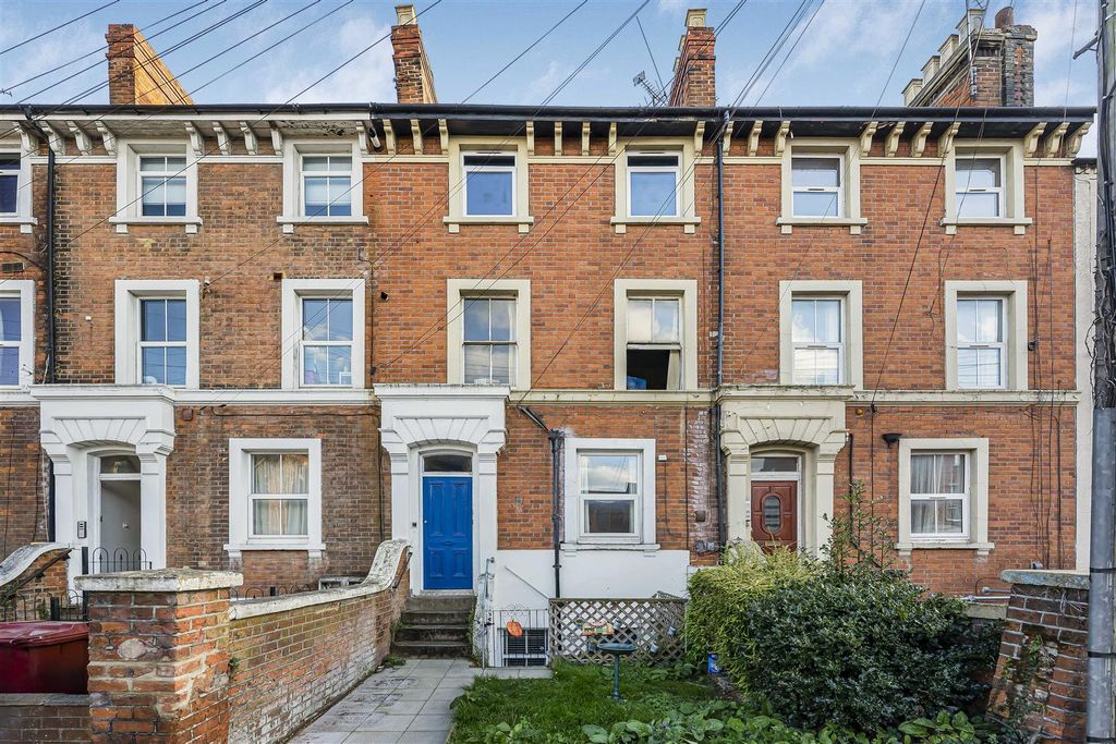 Property photo 1 of 8