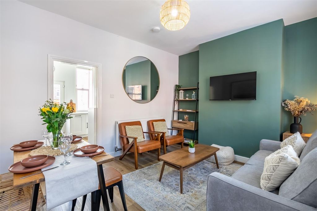 Property photo 2 of 18 27 St Pauls Terrace-7.Jpg