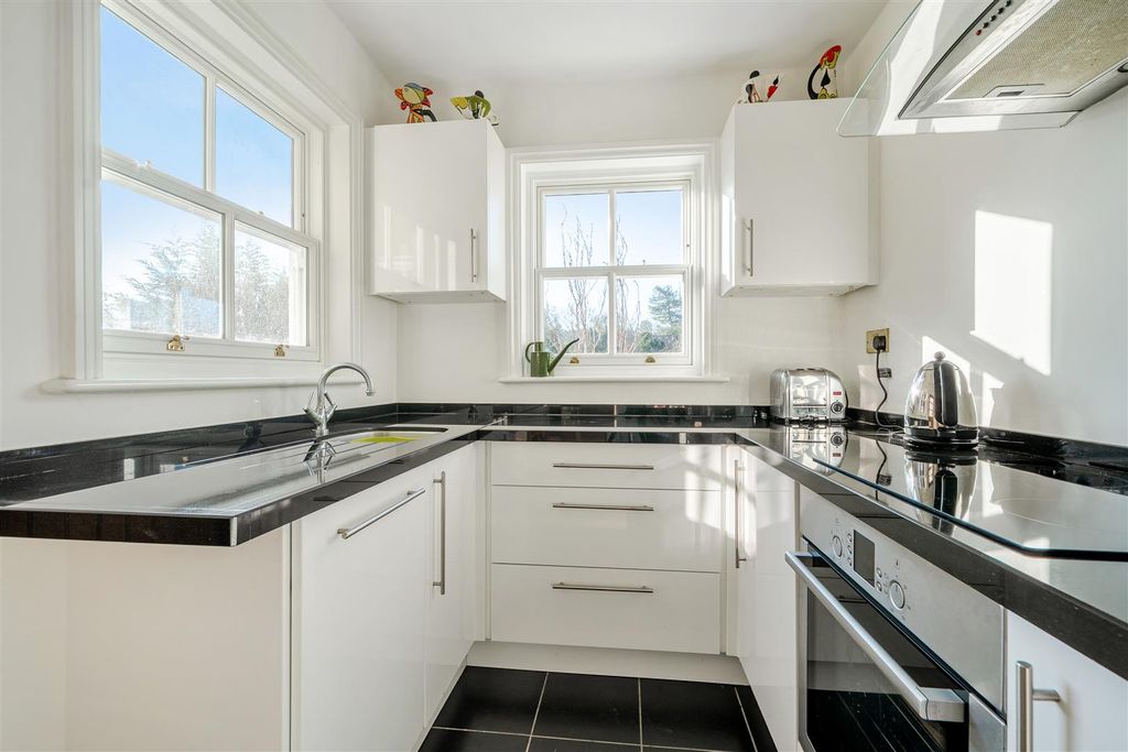 Property photo 2 of 23 1382727-12-69204E03F09F8.Jpg