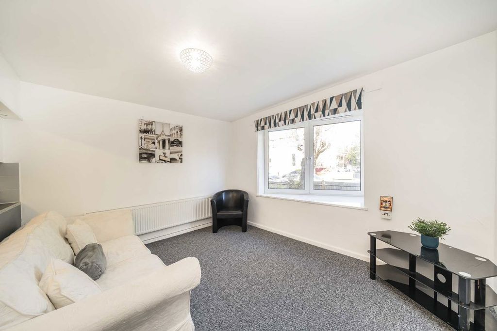 Property photo 2 of 4