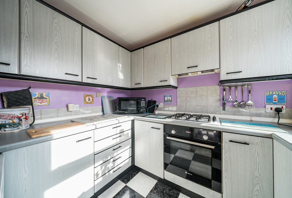 Property photo 3 of 11 1420580-11-699Dba...