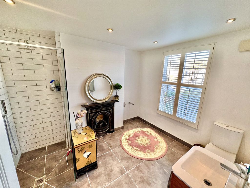 Property photo 3 of 32 Bathroom