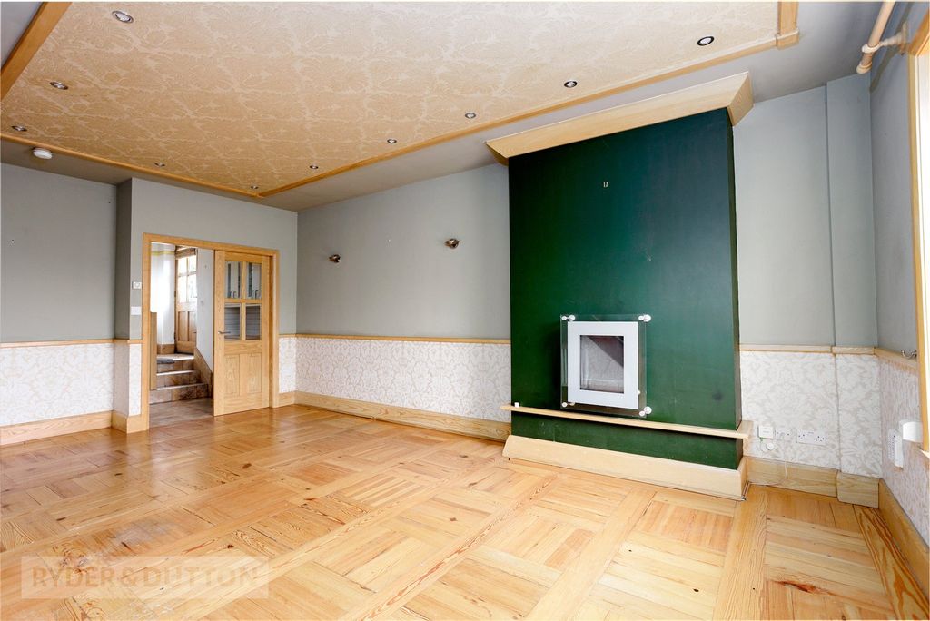 Property photo 3 of 21 Lounge